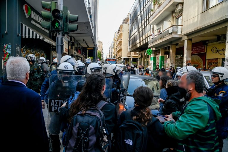 Ένταση στο κέντρο της Αθήνας – Έξι συλλήψεις – Τρεις αστυνομικοί τραυματίστηκαν