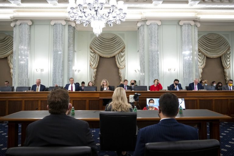 Χόγκεν στη Γερουσία κατά Facebook: Βάζει τα αστρονομικά κέρδη πάνω από τους ανθρώπους