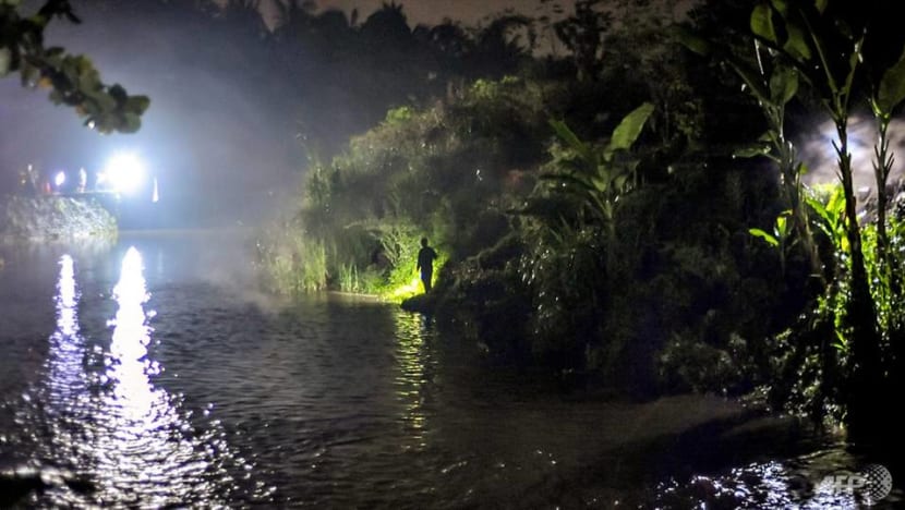 Ινδονησία: Έφηβοι πνίγηκαν σε εκδρομή διασχίζοντας ποτάμι