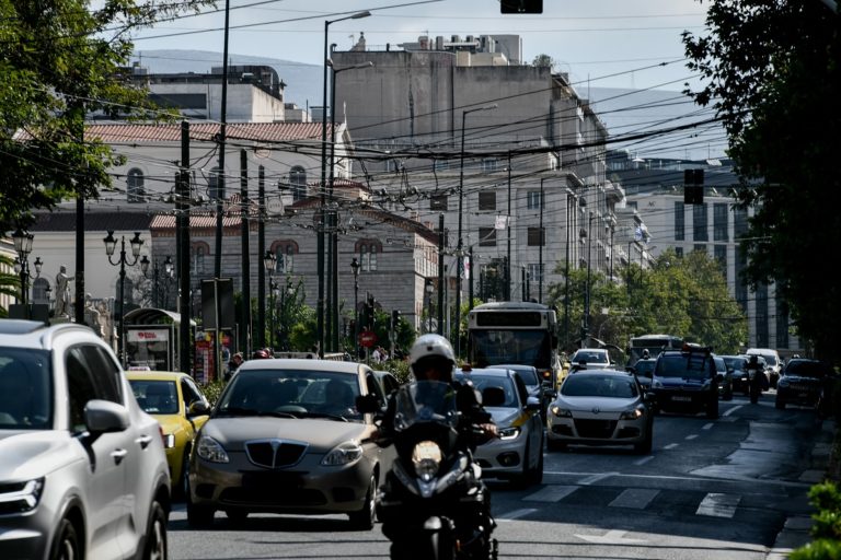 Κ. Κεπαπτσόγλου- Ν. Ντάσιου για το κυκλοφοριακό «έμφραγμα» στους δρόμους της Αθήνας στο Πρώτο: Έως 1000€ ετησίως χάνουμε από τις καθυστερήσεις-Ο δακτύλιος πρέπει να επαναπροσδιοριστεί (audio)