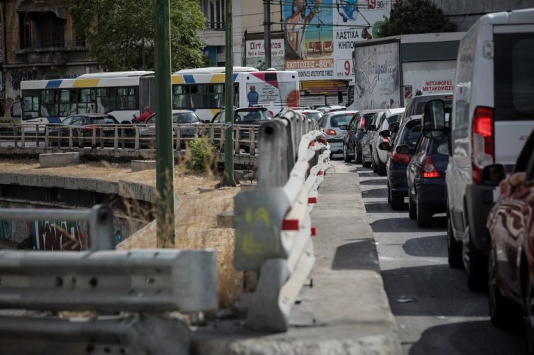 Μεγάλη έρευνα του Πρώτου για την κίνηση: Έρχονται κίνητρα για ηλεκτροκίνητα ταξί – Σχέδια για «πράσινο» δακτύλιο – Στα σκαριά και υβριδικά λεωφορεία (audio)