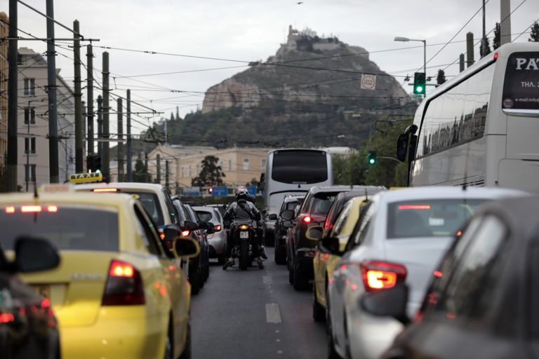 «Η Αθήνα πεθαίνει με την κίνηση»: Τι δείχνει μεγάλη έρευνα του Πρώτου και του ΕΜΠ