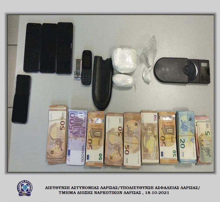 Πέταξαν την κοκαΐνη από την ταράτσα – Δύο συλλήψεις από τη Δίωξη Ναρκωτικών Λάρισας