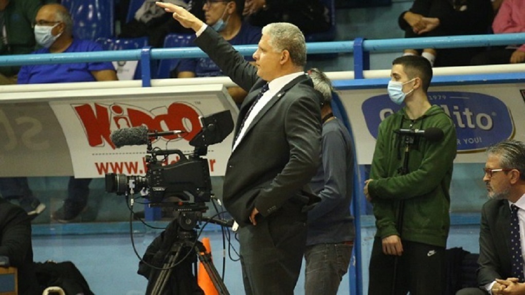 Η ΕΟΚ επέλεξε τον Σωτήρη Μανωλόπουλο για τα «παράθυρα» της FIBA