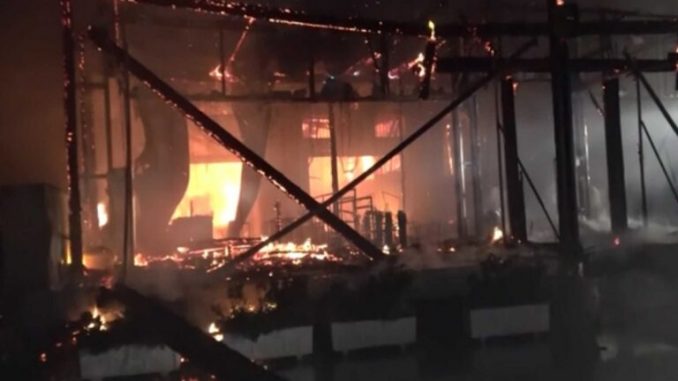 Μύκονος: Πυρκαγιά σε εστιατόριο στην περιοχή του Ορνού – Εκρήξεις από φιάλες υγραερίου