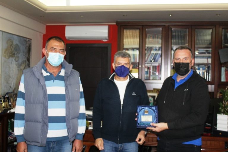 O NOΛ τίμησε τον Κ. Αγοραστό για την συμβολή του στο Πανελλήνιο Πρωτάθλημα Καλλιτεχνικής Κολύμβησης