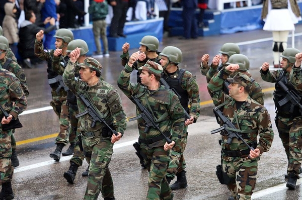 Παρέλαση διάρκειας 60 λεπτών και μόνο στρατιωτική με απόφαση της Π.Κ.Μ.- Κανονικά οι μαθητικές παρελάσεις