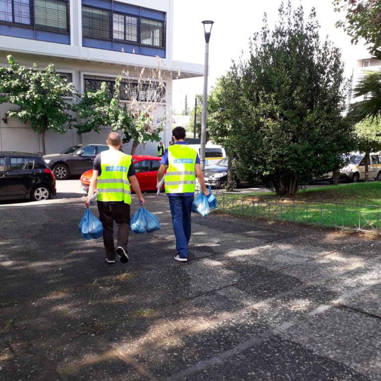 Οι street workers του Δήμου Αθηναίων, «φύλακες-άγγελοι» για τους άστεγους της πόλης (φωτογραφίες)