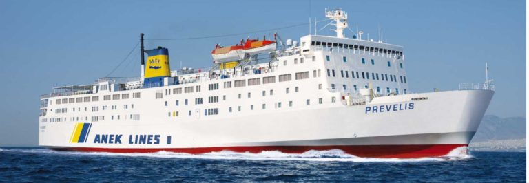 Σαντορίνη: Προσέκρουσε στο λιμάνι  το πλοίο “Πρέβελης” – Δεν υπάρχουν τραυματίες