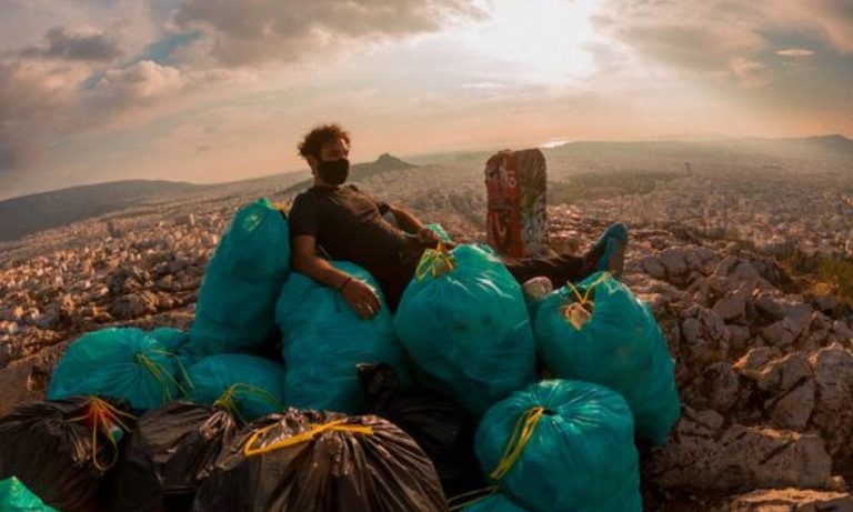 Θα περπατήσει 162 χλμ. μαζεύοντας σκουπίδια – O B. Σφακιανόπουλος σε νέα περιβαλλοντική δράση (video)