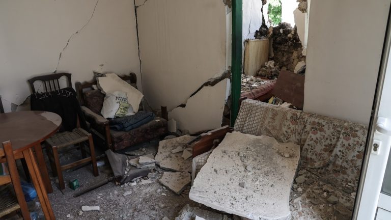 Ηράκλειο: Μη κατοικήσιμα 1.331 σπίτια – Σε εξέλιξη οι έλεγχοι κτιρίων στις σεισμόπληκτες περιοχές (video)