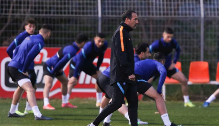 Τελικά έχει δίκιο ο Φαν’τ Σχιπ; – Πόσοι παίκτες της Εθνικής παίζουν στην Ελλάδα και πόσοι στο εξωτερικό