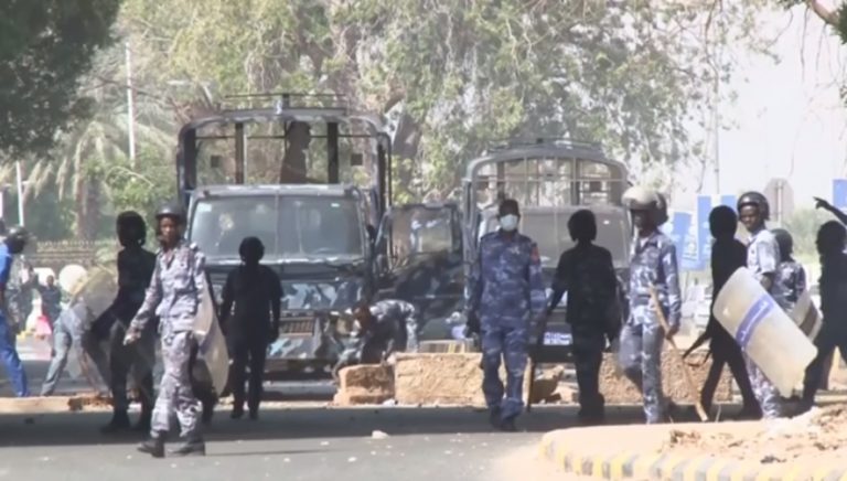 Σουδάν: Πραξικόπημα από στρατιωτικούς – Συλλήψεις πολιτικών και αποκλεισμός του Χαρτούμ