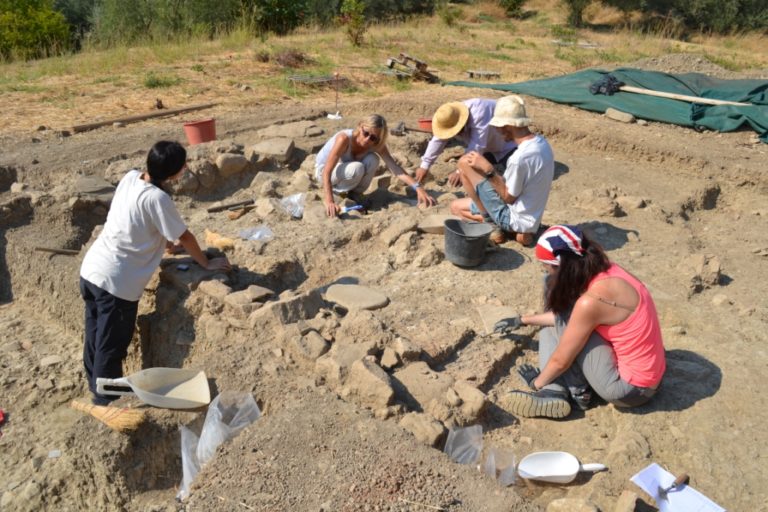 Σημαντικές ανακαλύψεις στις αρχαιολογικές ανασκαφές στην Τραπεζά Αιγίου