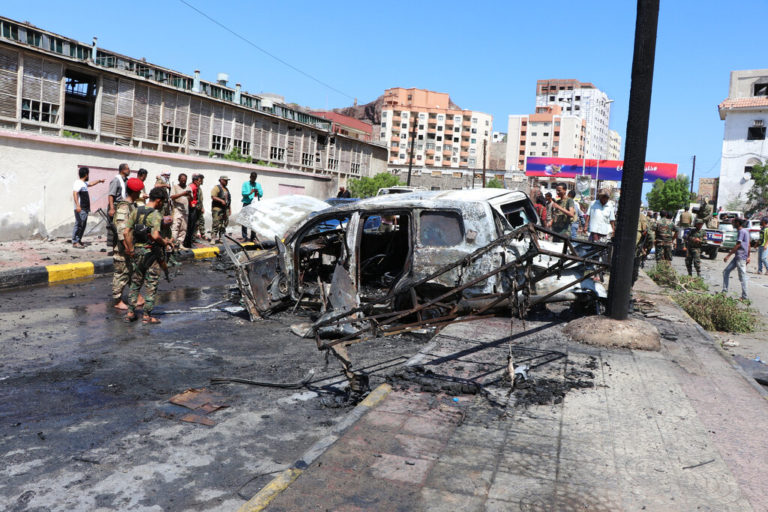 Υεμένη: Έξι νεκροί από έκρηξη με παγιδευμένο όχημα εναντίον αυτοκινητοπομπής αξιωματούχων