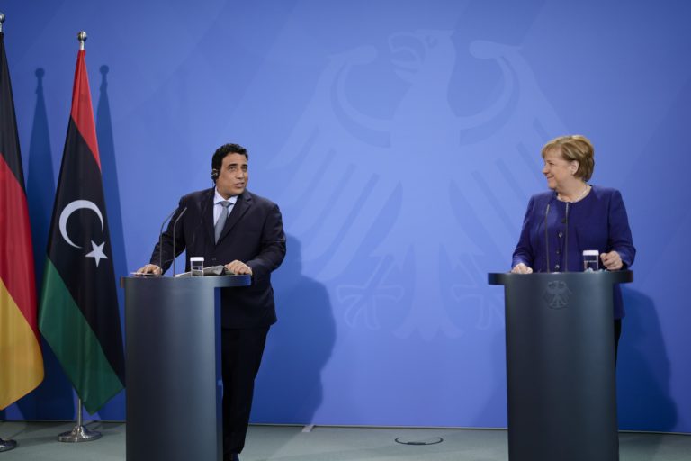 Συνάντηση Μέρκελ-Μνέφι στο Βερολίνο: Στο επίκεντρο οι εκλογές στη Λιβύη και η αποχώρηση των ξένων μισθοφόρων