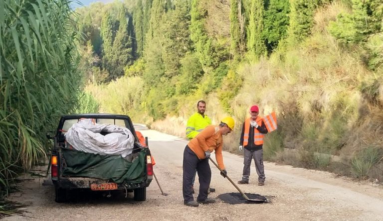 Κέρκυρα: Ξεκίνησαν οι αποκαταστάσεις στο οδικό δίκτυο της βόρειας Κέρκυρας