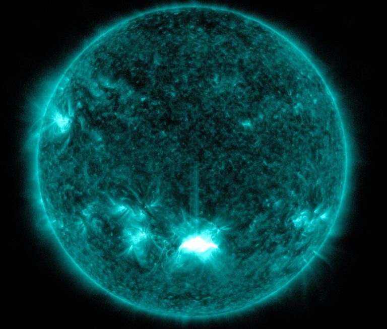 NASA: Iσχυρή ηλιακή έκλαμψη θα φθάσει σύντομα στη Γη – Ενδέχεται να δημιουργήσει προβλήματα στις δορυφορικές επικοινωνίες