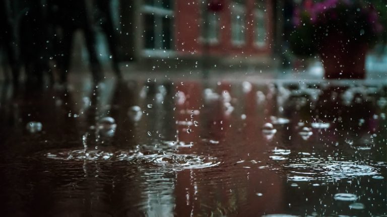 Ο καιρός με την Αναστασία Τυράσκη: Ηλιοφάνεια την Πέμπτη, βροχές το σαββατοκύριακο (video)