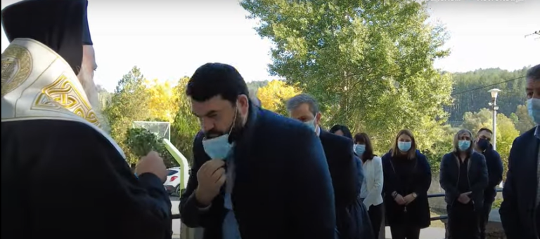 Γρεβενά: Ο αγιασμός της Φοιτητικής Εστίας και η αμφιλεγόμενη κίνηση του μητροπολίτη (video)