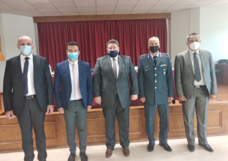 Συνάντηση Αντιπροσωπείας της Ένωσης Αξιωματικών Ελληνικής Αστυνομίας Αν.Μ.Θ. με τον Μ. Καραμαλάκη
