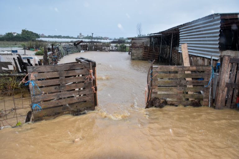 Σαρωτικό το πέρασμα του «Μπάλλου» – Πλημμύρες, κατολισθήσεις & δεκάδες διασώσεις (video)