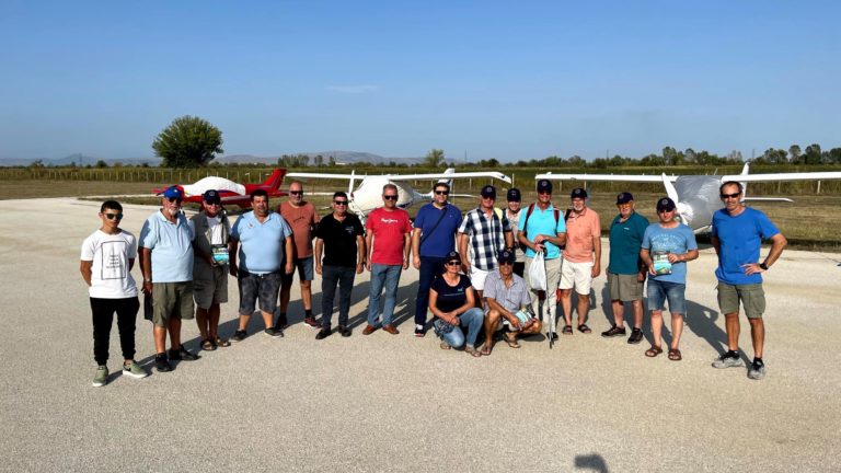 Καρδίτσα: Αεροπορικοί τουρίστες προσγειώθηκαν στο αεροδρόμιο της Μυρίνης