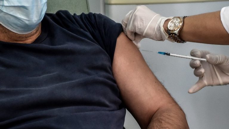 Υποχρεωτικός εμβολιασμός για τους άνω των 60: Λήγει αύριο η προθεσμία των ενστάσεων