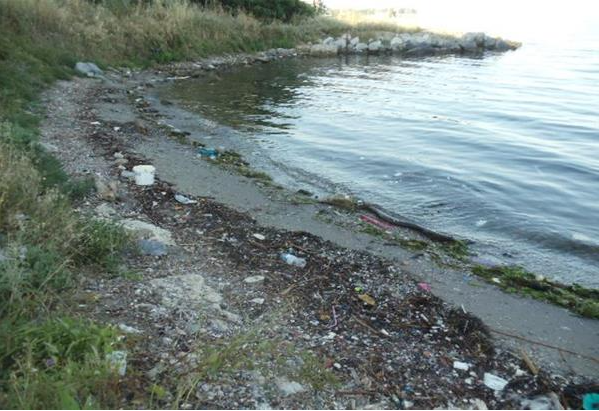 Θεσσαλονίκη: 700 λίτρα σκουπίδια συγκεντρώθηκαν περίπου στον Κελλάριο όρμο