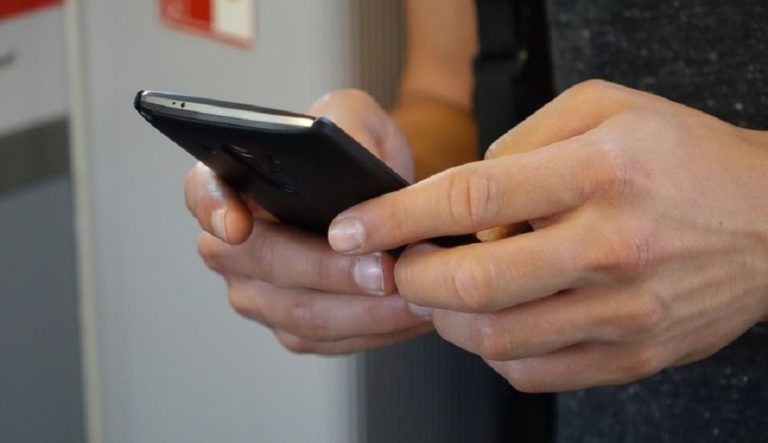 Θ. Στάβερης στο Πρώτο: Με υποβολή ηλεκτρονικής δήλωσης η κατάργηση των τελών κινητής για καταναλωτές έως 29 ετών (audio)