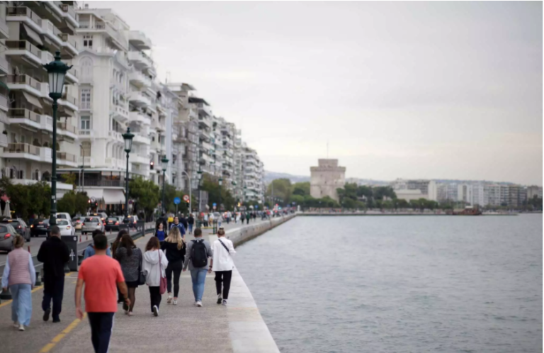Πλησιάζει η Θεσσαλονίκη την Αττική στα κρούσματα – Κανονικά οι παρελάσεις