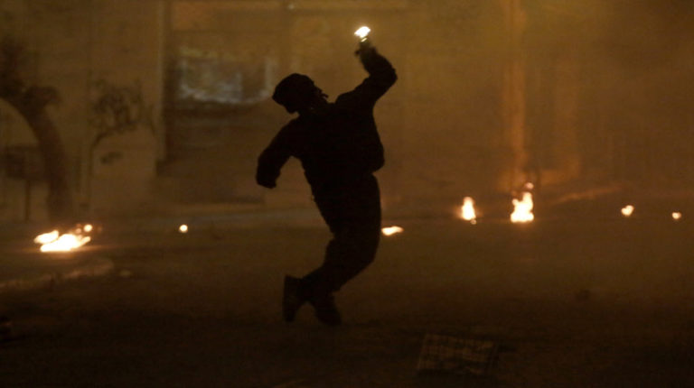 Θεσσαλονίκη: Επίθεση με μολότοφ και πέτρες κατά αστυνομικών τη νύχτα (video)