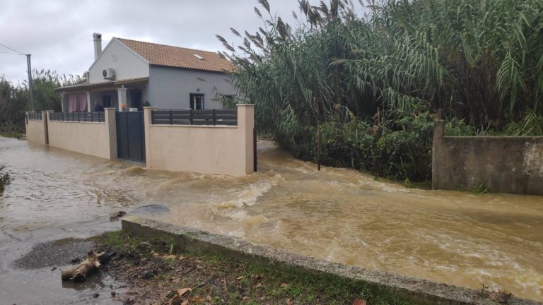Κέρκυρα: Πλημμύρισαν και πάλι σπίτια από την πρωινή βροχή