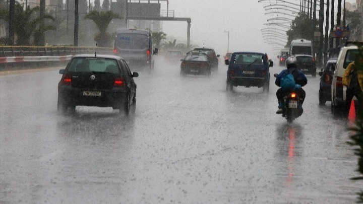 Θεσσαλονίκη: Διακοπές κυκλοφορίας λόγω συσσώρευσης υδάτων