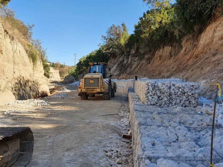 Παρεμβάσεις σε υδατορέματα και σε αντιπλημμυρικές υποδομές στην Κορινθία