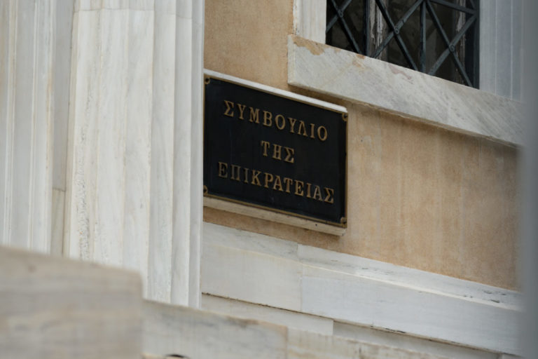 Στο ΣτΕ η υποχρεωτικότητα των εμβολιασμών υγειονομικών και μελών της ΕΜΑΚ – Τι υποστηρίζουν