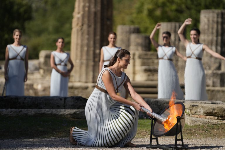 Κ. Σακελλαροπούλου: Η τελετή αφής της Ολυμπιακής Φλόγας μας γεμίζει δέος και περηφάνια (video)
