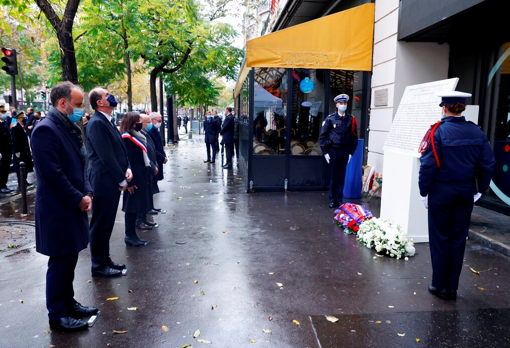 Έξι χρόνια από την επίθεση στο Μπατακλάν: Η Γαλλία τιμά τα θύματα
