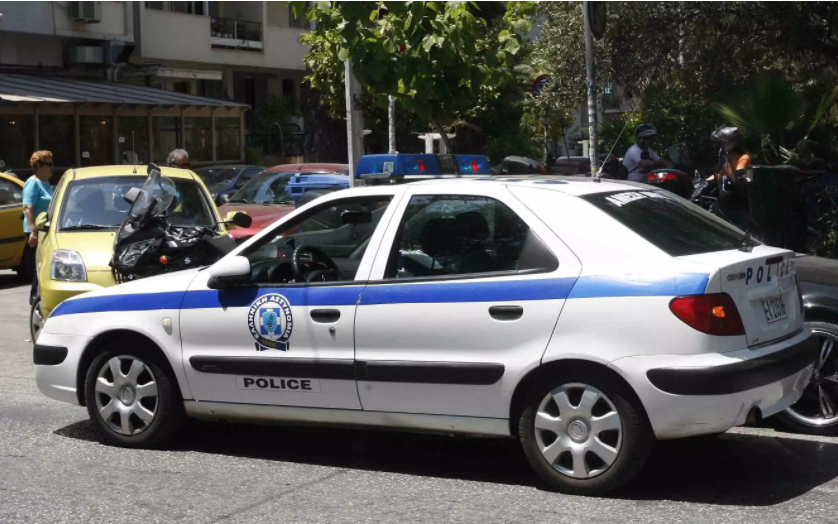 Αθήνα: Συνελήφθη 40χρονος για απειλή  εγκλημάτων – Φυλλάδια και αυτοκόλλητα με απειλητικό περιεχόμενο στην κατοχή του