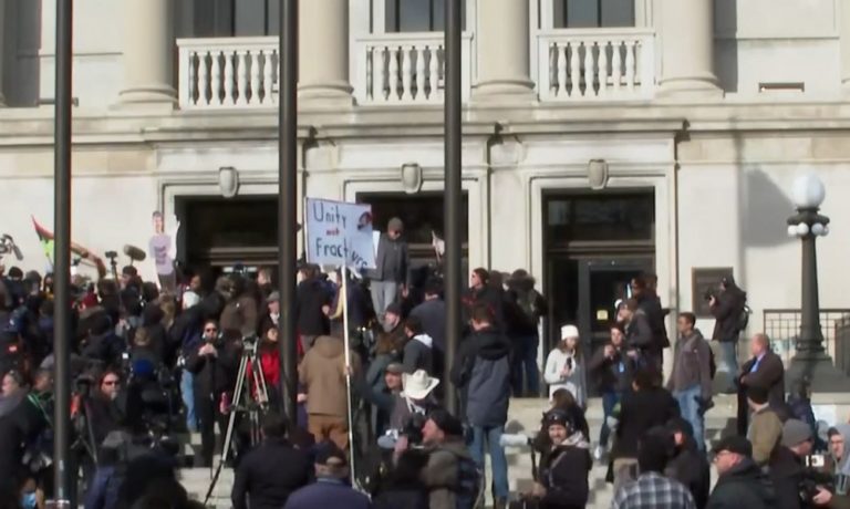 ΗΠΑ: Οργή και ανησυχία για την αθώωση 18χρονου που πυροβόλησε και σκότωσε δύο άνδρες – Τι δήλωσε ο Μπάιντεν (video)