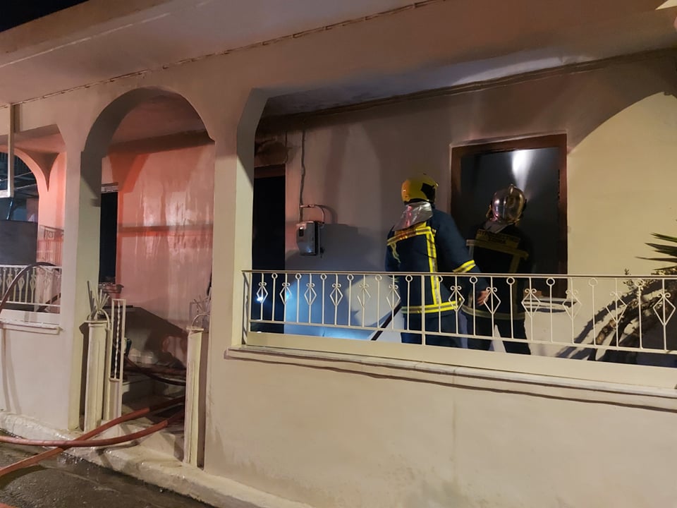 Καλαμάτα: Μονοκατοικία καταστράφηκε ολοσχερώς από πυρκαγιά