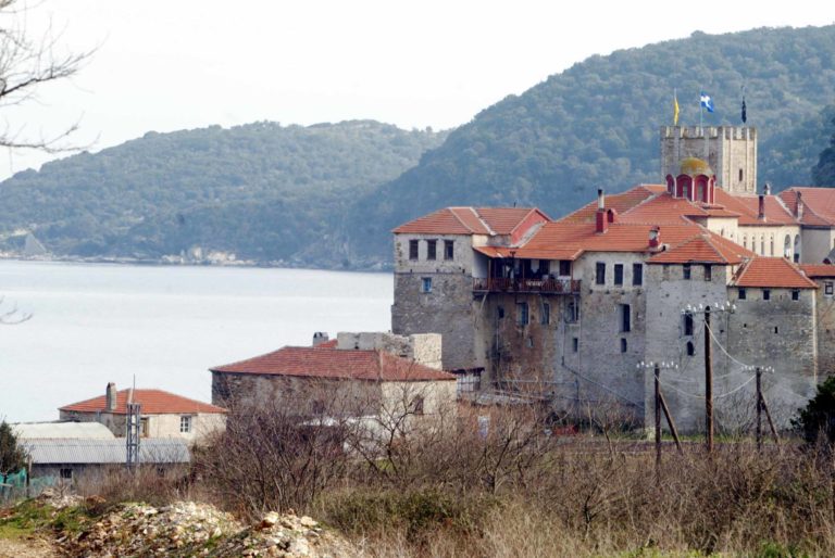 Μονή Εσφιγμένου: Εισαγγελική παρέμβαση μετά από την καταγγελία ότι «υπάρχουν φανατικοί κατά των εμβολίων»