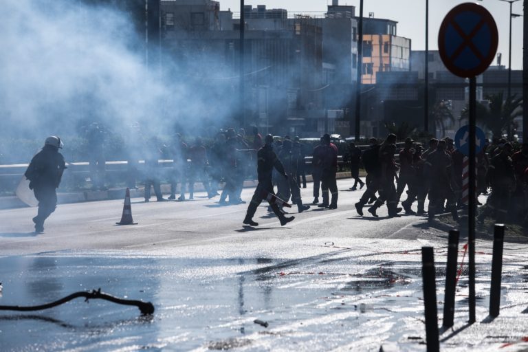 Διοικητική διερεύνηση από την ΕΛΑΣ για τους τραυματισμούς έξω από το υπουργείο Πολιτικής Προστασίας