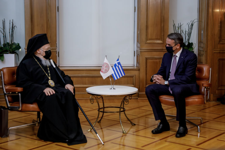 Συνάντηση Μητσοτάκη με Βαρθολομαίο: Διαρκής στήριξη της Ελλάδας στα δίκαια αιτήματα του Οικουμενικού Θρόνου