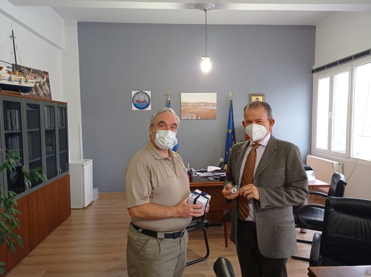 Συνάντηση του Σ. Αναγνώστου με τον κυβερνήτη πολεμικού αμερικανικού καταμαράν