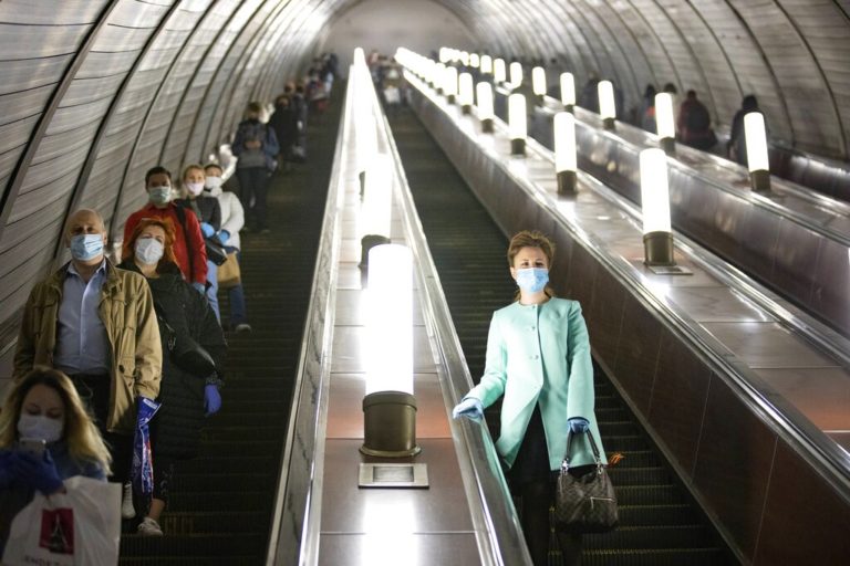 Έρευνα: Η πανδημία Covid-19 προκάλεσε περισσότερα από 28 εκατομμύρια έξτρα χαμένα χρόνια ζωής το 2020
