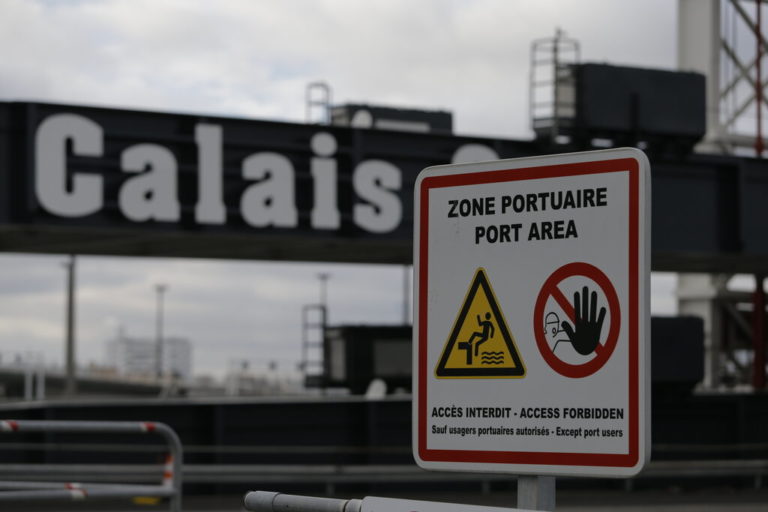 Γάλλοι αλιείς θα αποκλείσουν τη Σήραγγα της Μάγχης και το λιμάνι του Καλέ