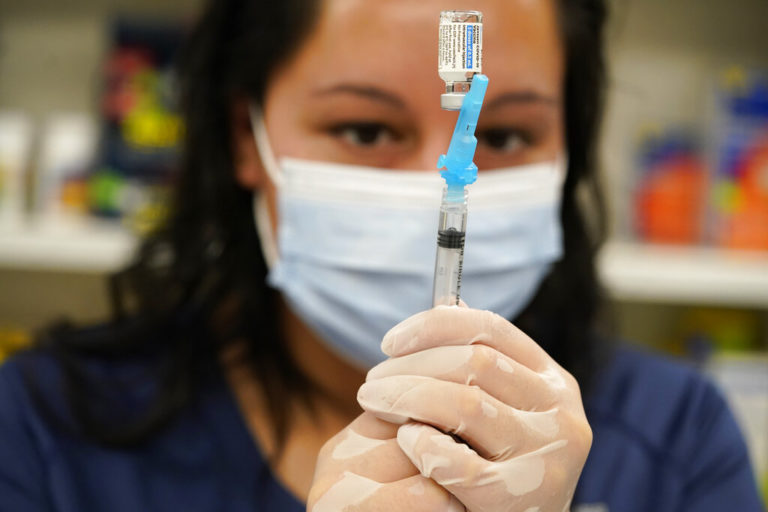 Ο ΠΟΥ προειδοποιεί για έλλειψη σε σύριγγες εμβολιασμού και ζητά έγκαιρες παραγγελίες