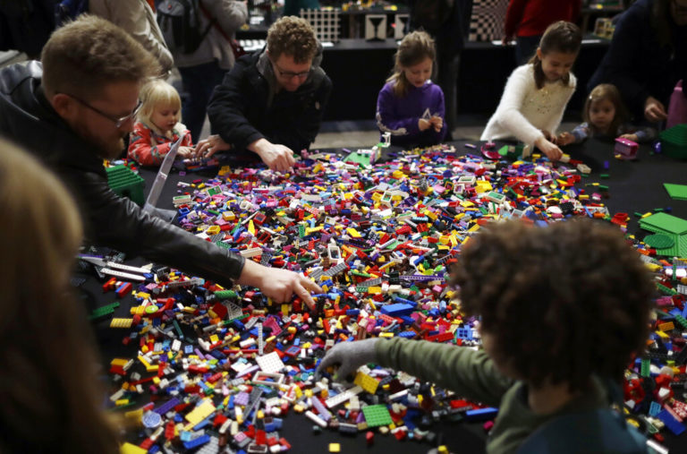 Έπειτα από μια εξαιρετική χρονιά, η Lego δίνει μπόνους και άδεια στους εργαζομένους της