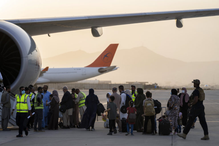 Αφγανιστάν: Πρώτη πτήση εκκένωσης Γερμανών και Αφγανών από την Καμπούλ μετά τον Αύγουστο